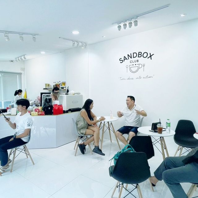 SANDBOX CLUB  คลับกาแฟสุดซอยอารีย์