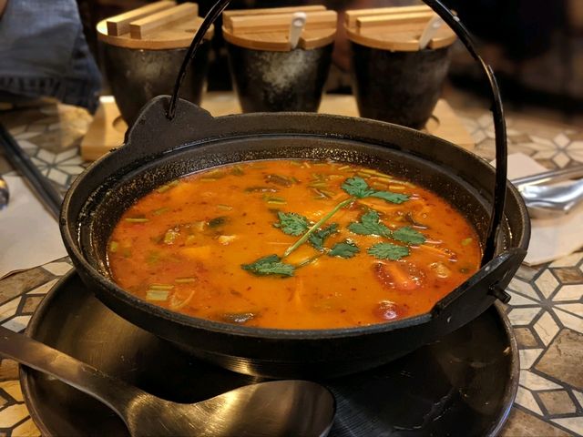 別緻工業風餐廳，正宗泰國美食