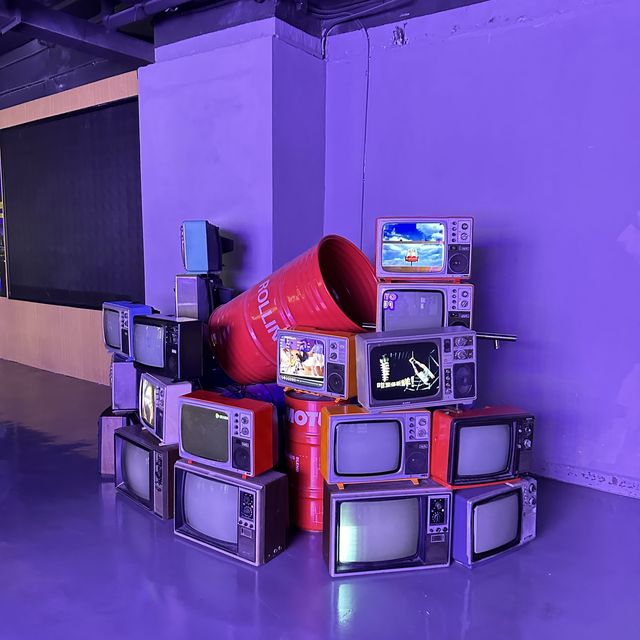 江門市-充滿霓虹燈的保齡球場🎳