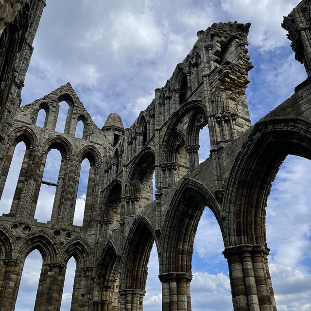 Admire the beauty of the abbey in Whitby!