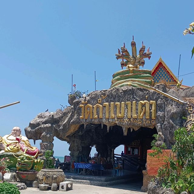 วัดสวย ริมทะเล
