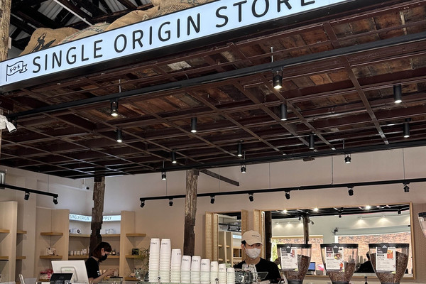 Single Origin Store Layout Single Origin Store กาแฟดีๆ วิวประตูท่าแพ📍 | Trip.com เชียงใหม่