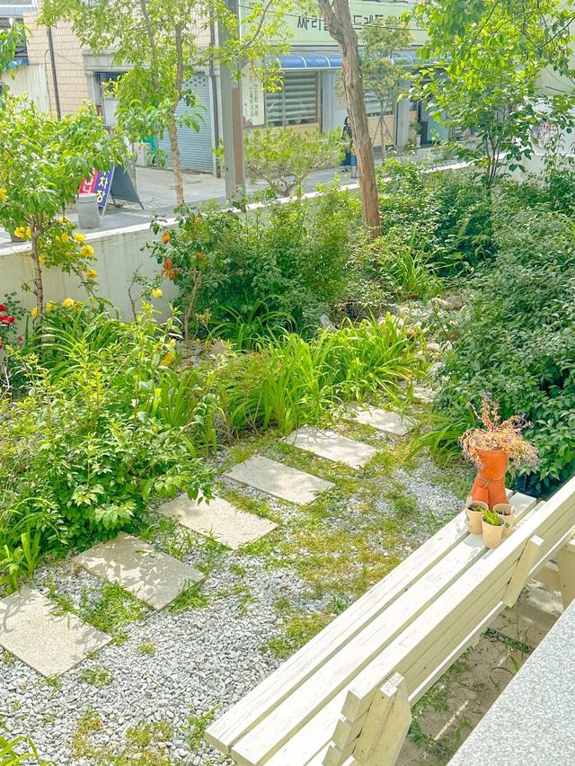 ☕레트로 감성 가득 품은 채광 좋은 카페☕