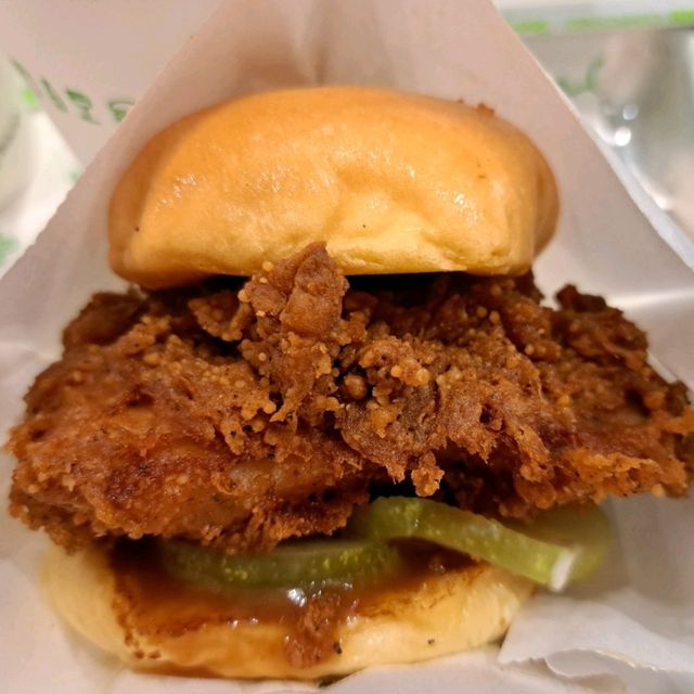 Shake Shack🍔漢堡包餡料豐富🍟厚脆薯條🥤奶昔💕太美味了✨