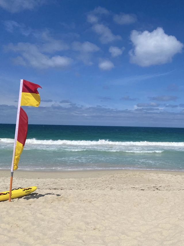 🏨🤩🎡斯卡伯勒海灘🏖️藍色海水與滑浪樂園🌊🏄‍♂️☀️