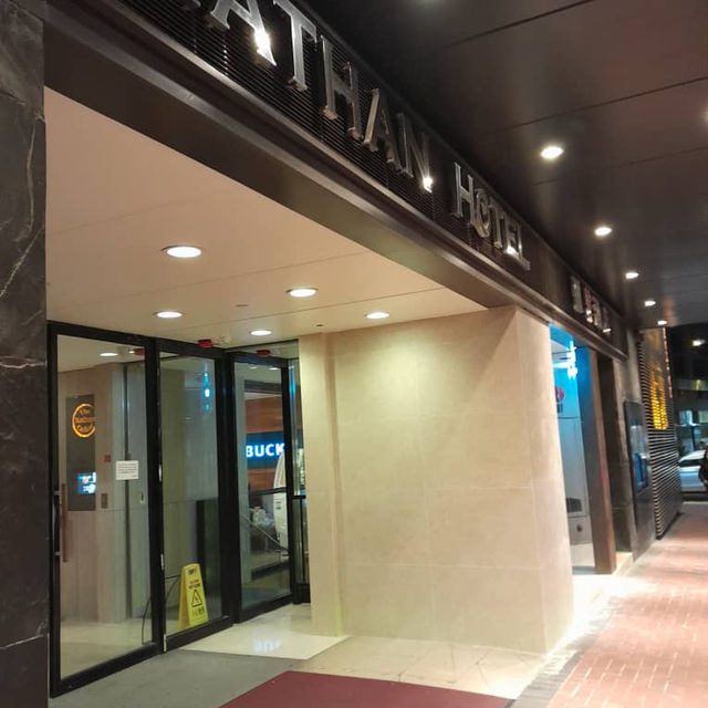 鬧市中心的舊式翻新酒店🏨彌敦酒店🫧