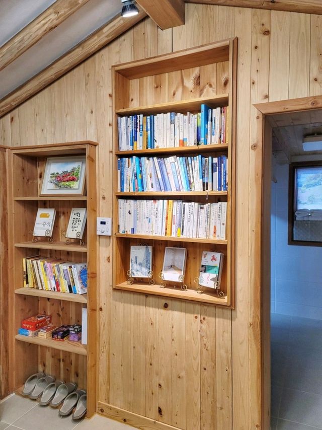 오늘만은 책읽는 문학소녀! 북스테이 아담📕📚