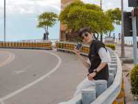 ประภาคารสีเหลืองริมทะเล พัทยา