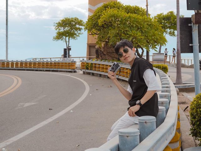 ประภาคารสีเหลืองริมทะเล พัทยา