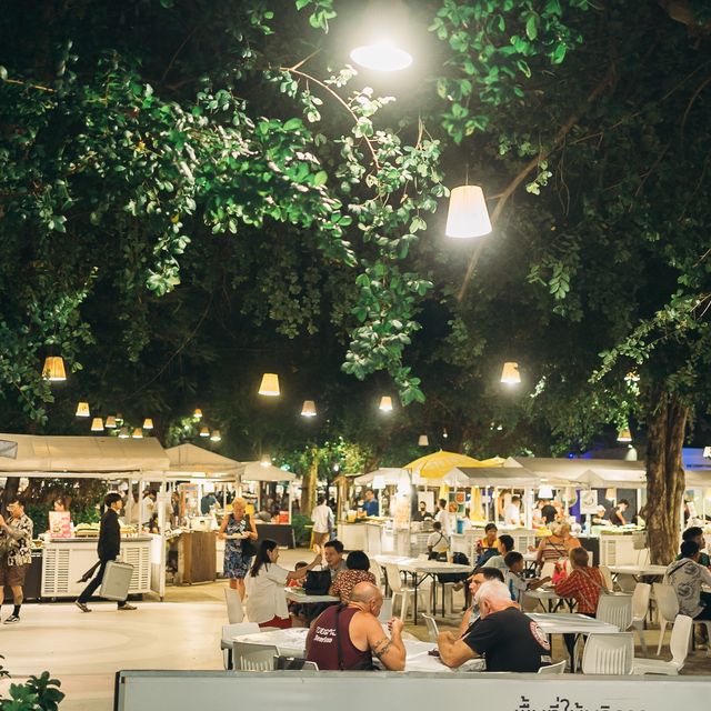 ซิเคด้า (Cicada Market) ตลาดนัดกลางคืนชิคๆ มีสไตล์
