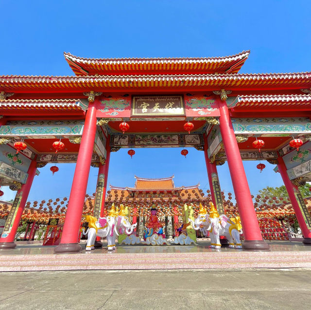 วาร์ปไปเมืองจีนไม่ไกลกรุงเทพ “วัดธรรมกตัญญู บางปู”