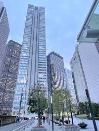【新栄稲荷神社/東京都】西新宿の高層ビルに囲まれた神社