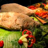 พามาทานบุฟเฟต์ Seafood ริมแม่น้ำ