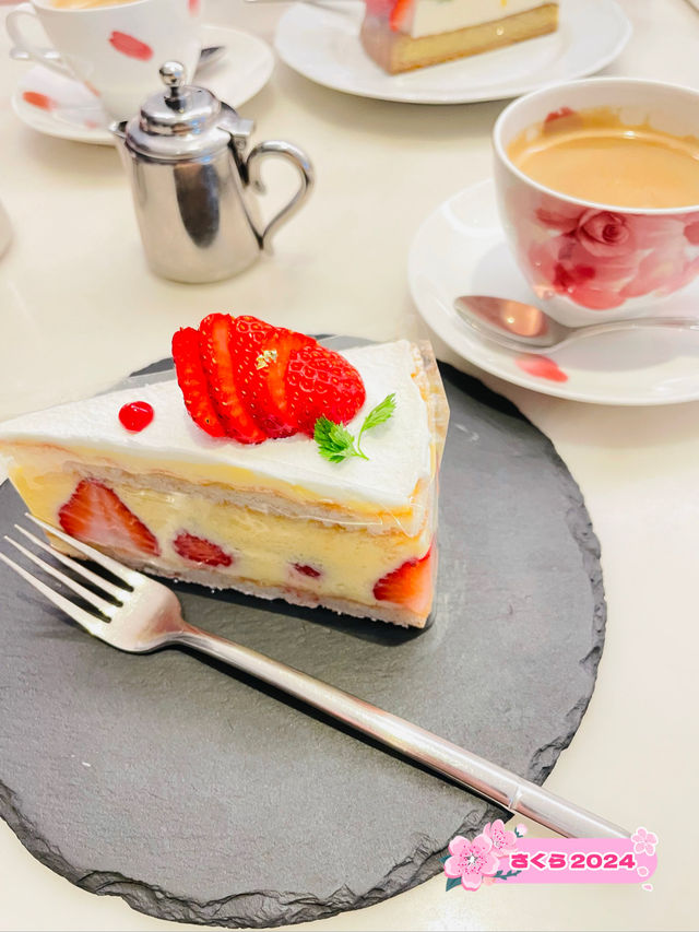 【大阪府】まるでホテルのラウンジで過ごしているようなカフェ