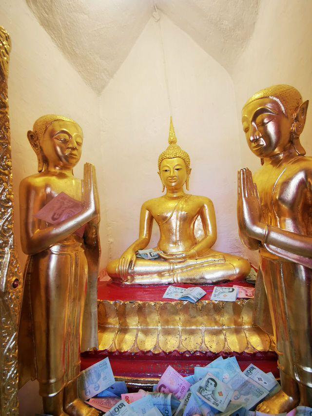 ไหว้พระพุทธชินราช  เมืองพิษณุโลก