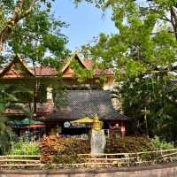 曼谷Pariwat Temple：佛教禪意畫捲