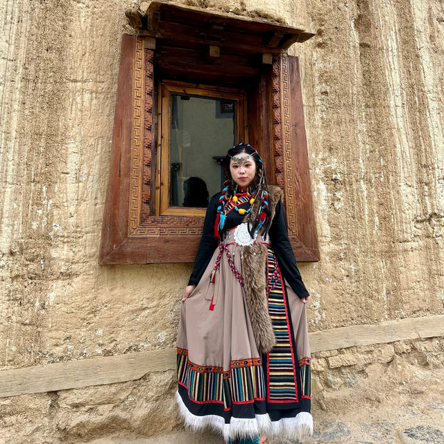 Photoshoot at Shangri-La Wearing Tibetan Costume 