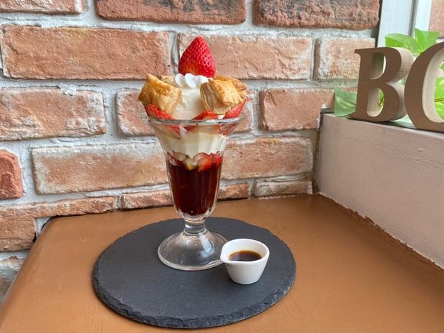 【福岡カフェ】海を眺めながら美味しいパフェとコーヒーを楽しめる
