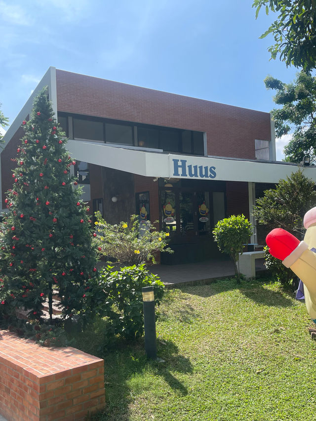 Huus Plate Cafe 🍞