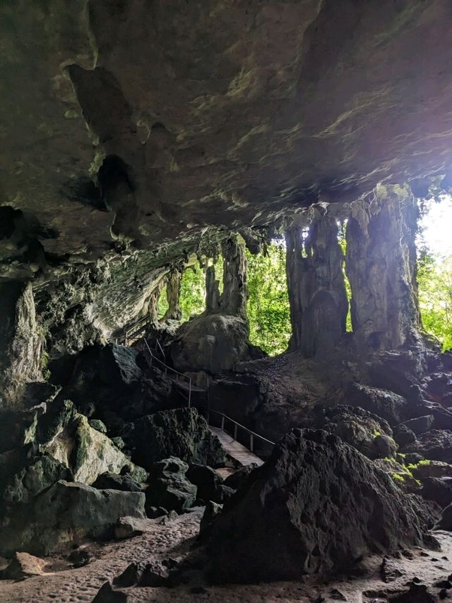 Exploring Gua Niah 