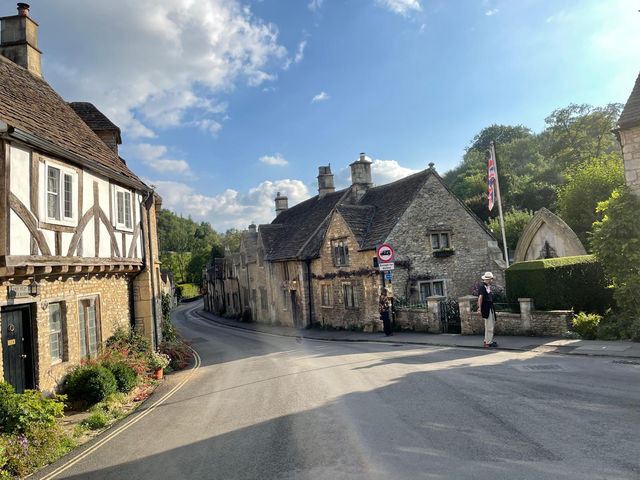 「克姆堡」Castle Combe 童話古鎮，絕對值得一遊！