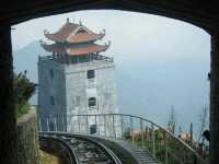 พิชิตยอดเขาฟานซีปัน เวียดนาม