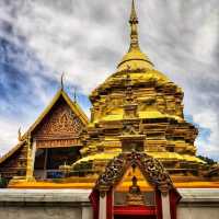 สักการะพระธาตุจอมแว่ 1ในพระธาตุ 9 จอม