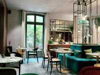 Stay at Victoria Palace Hotel