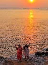 ช่องเขาขาด หาดหินกลม เกาะสีชัง ชลบุรี 