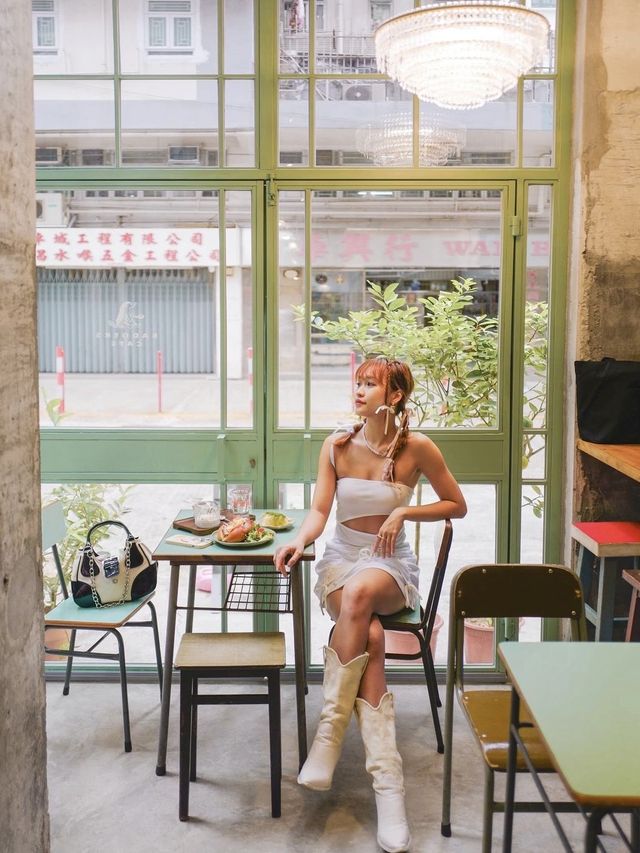香港🇭🇰奶油綠工業風復古cafe💚