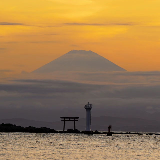【8月好去處】一色海水浴場：富士山背景下的浪漫海灘，享受海上嬉戲的樂趣！🏖️🌊