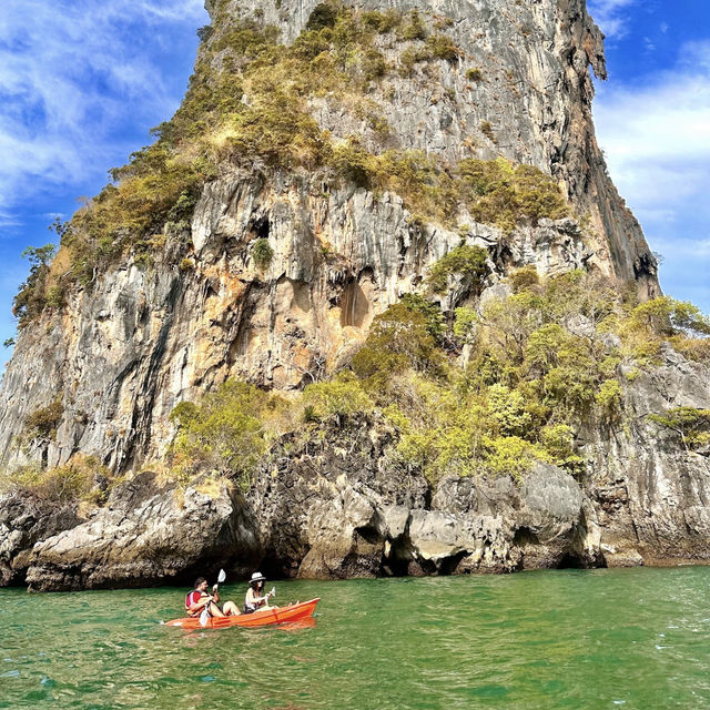 A hidden gem awaits at Railay Beach – a slice of heaven accessible only by boat!
