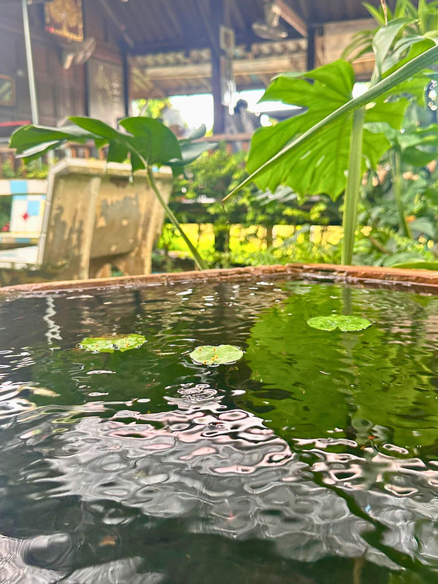 ทานอาหารชิลๆ ริมน้ำ
