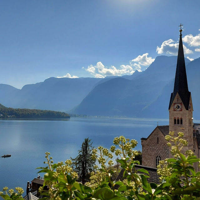 Hallstatt’s Autumnal Embrace: A Fairy Tale in Fall Colors