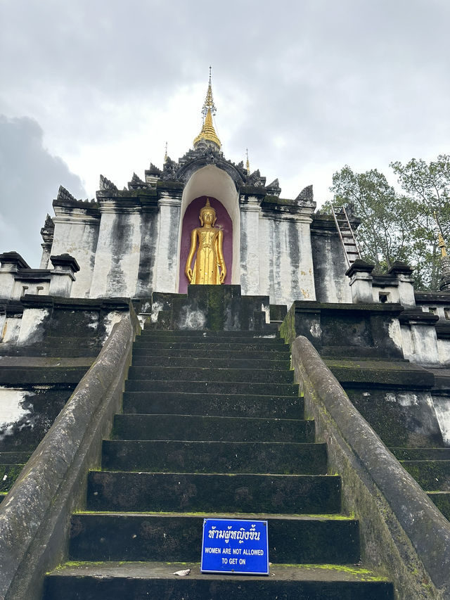 📍"วัดพระยืน" วัดเก่าแก่คู่บ้านคู่เมืองหริภุญชัย