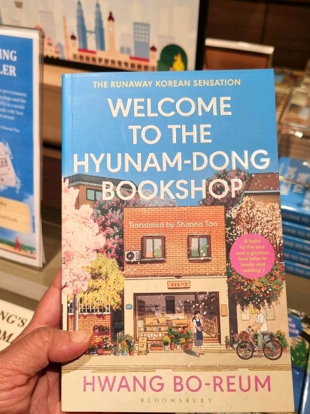 TSUTAYA BOOKSTORE : A BOOK LOVER'S HAVEN