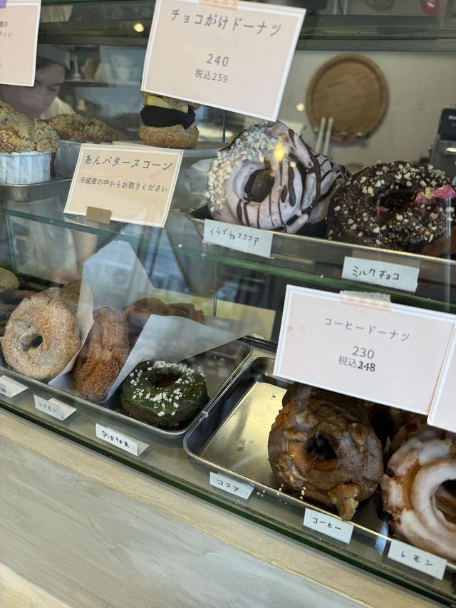 【福岡カフェ】三角のビルの中にある焼き菓子が美味しいカフェ🍩