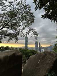 Nature Meets Skyline: Explore Si-Shou Shan & Xiang Shan’s Hidden Trails
