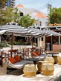 ร้านไอศกรีมที่หน้าโรงแรม Holiday Inn Pattaya