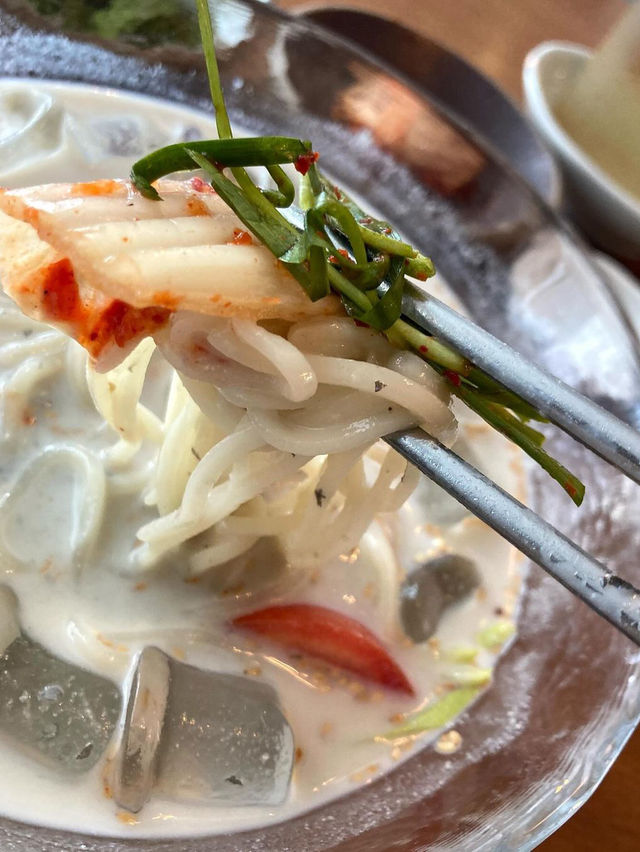 ソウル《清潭》麺料理が人気の韓国家庭料理店