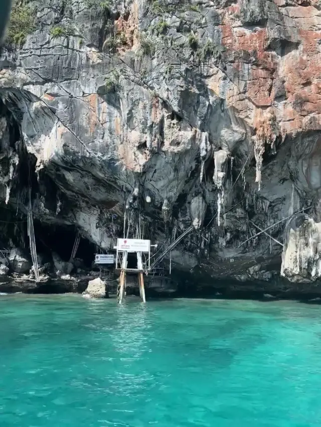วันเที่ยวเกาะ: ฉากภาพยนตร์ที่โดดเด่น เกาะพีพี