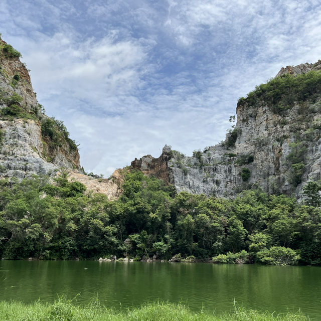 อุทยานหินเขางู ราชบุรี: สวรรค์ของคนรักภูเขาหิน⛰️🐍