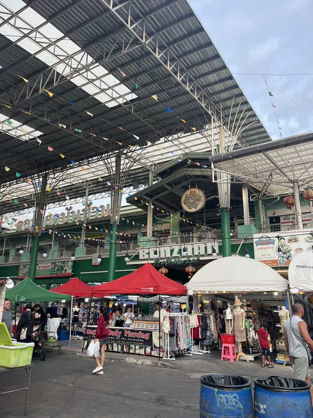 【タイ･パトン🇹🇭】屋台がずらりと並ぶ市場！激安で食べれるシーフード屋台🦐