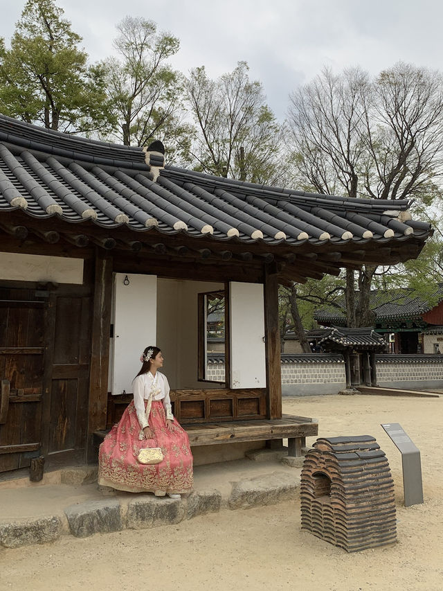 Stepping Back in Time: Hanbok Experience at Gyeonggijeon on a Gloomy Day
