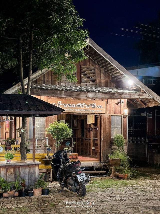 มื้อค่ำในตัวเมืองน่าน ผัดต้นอ่อนทานตะวันอร่อยดี