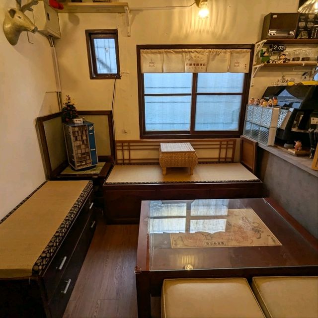 小巷中的小巷、老宅中的一戶，很有味道的：巧閣樓珈琲店小さなロフト