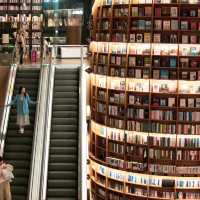 Starfield Library｜首爾最美圖書館，藝術完美融合 
