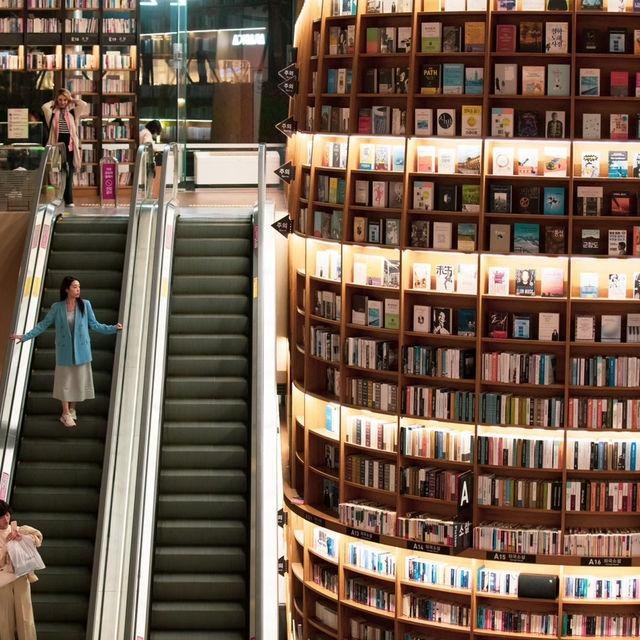 Starfield Library｜首爾最美圖書館，藝術完美融合 