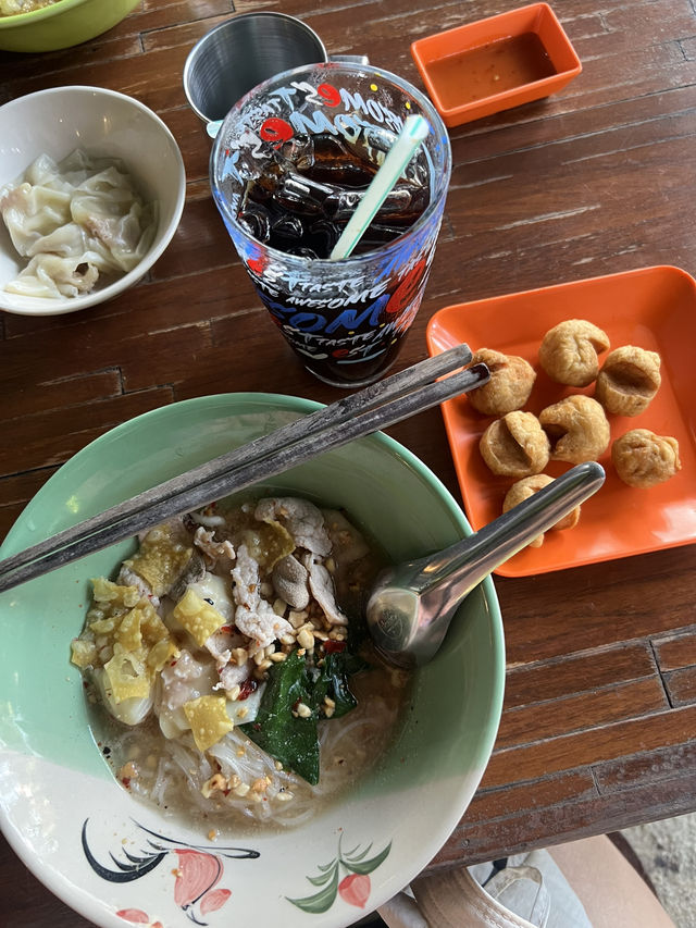 เก่งเฮงเจริญก๋วยเตี๋ยวหมูต้มยำใกล้พระนั่งเกล้า