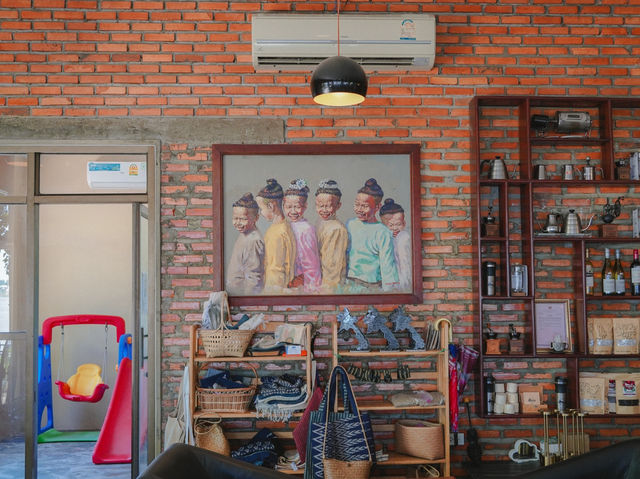 Pilgrim ' s Kitchen & Inn ที่พักสะหวันนะเขต